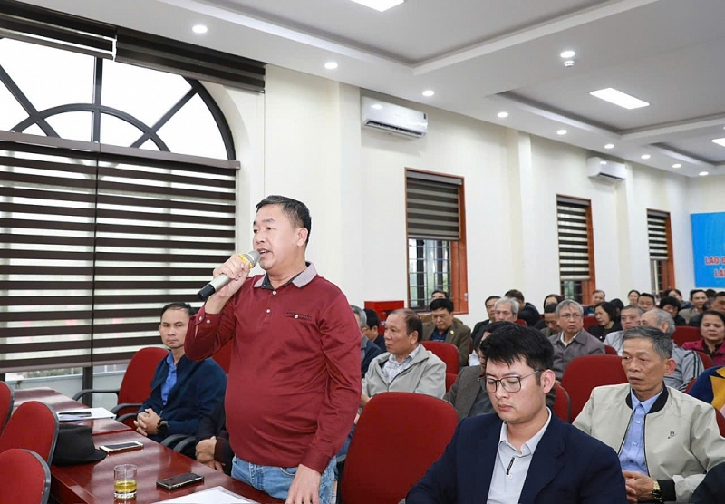 Cử tri nêu ý kiến tại hội nghị
