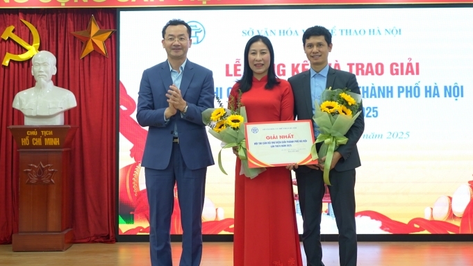 Người kể chuyện Hà Nội bằng sách