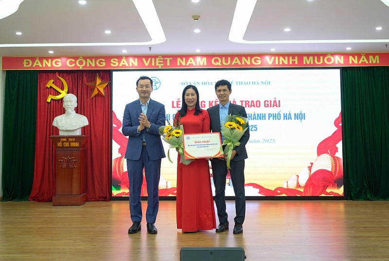 Người kể chuyện Hà Nội bằng sách