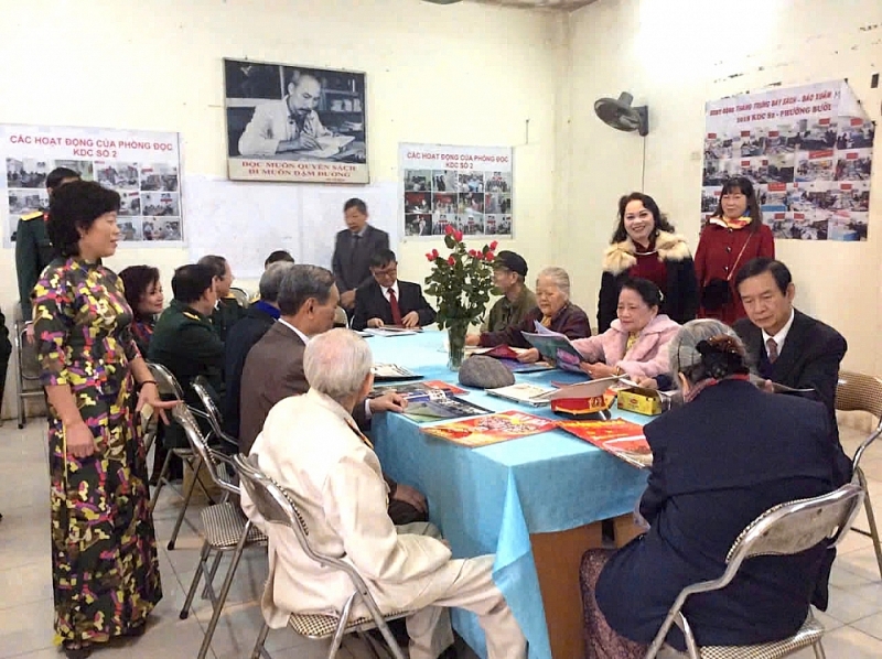 Người kể chuyện Hà Nội bằng sách