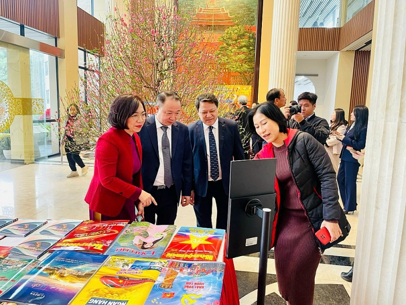 Người kể chuyện Hà Nội bằng sách