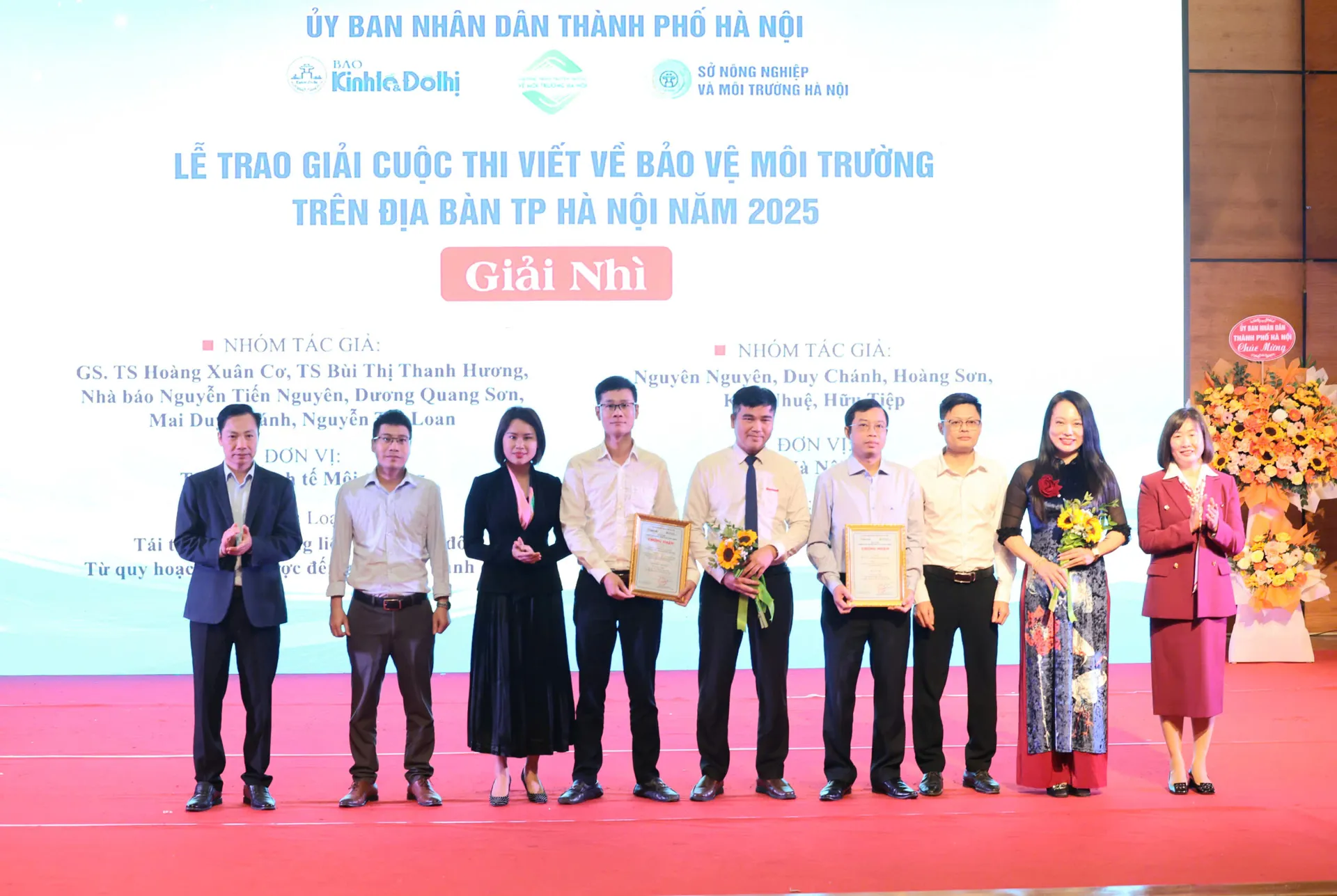 Bấm nút phát động 2026 - Vì Hà Nội sáng - xanh - sạch - đẹp