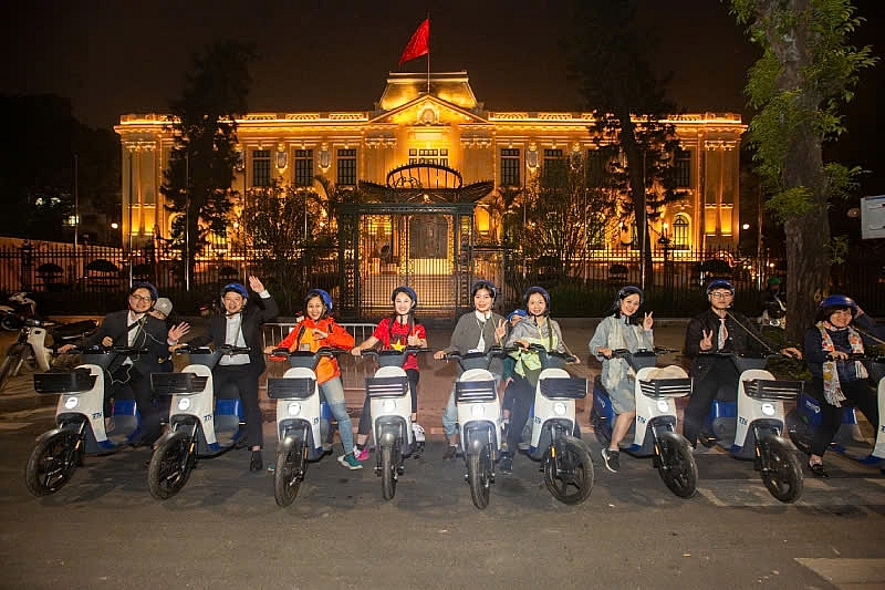 Tour đêm chạm điểm đến Tour đêm chạm điểm đến