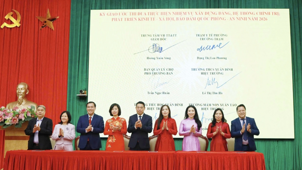 phuong xuan dinh khen thuong cac tap the ca nhan trong xay dung dang chinh quyen