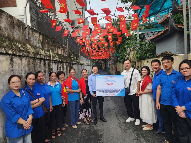 Tây Hồ - Màu áo xanh đi đầu chuyển đổi số, dựng xây phường văn minh