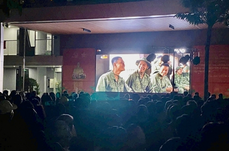 Buổi chiếu thu hút khoảng 2.000 người xem