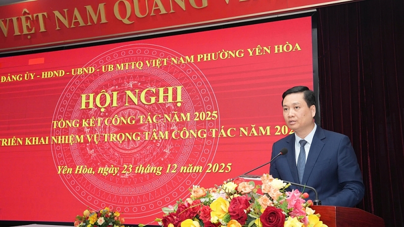 Bí thư Đảng ủy, Chủ tịch HĐND phường Yên Hòa Nguyễn Quốc Khánh phát biểu chỉ đạo tại hội nghị