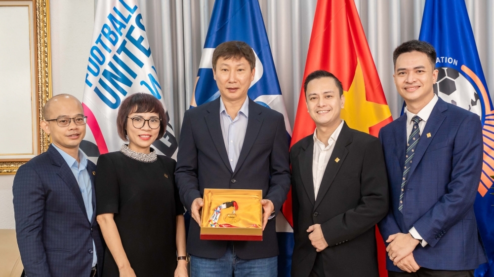 Mong thầy Kim nhận huy chương “nặng hơn nữa”