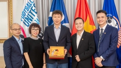 Mong thầy Kim nhận huy chương “nặng hơn nữa”