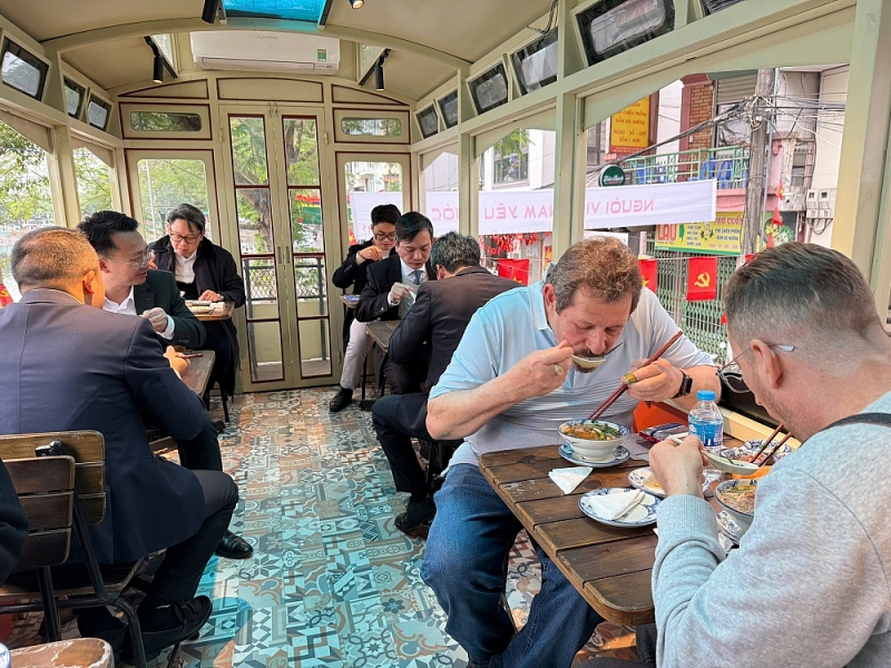 Ra mắt tour “Hà Nội   Chạm miền ký ức” - hành trình 9 điểm chạm quanh hồ Trúc Bạch