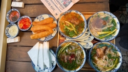 pho tren toa tau diem cham khien du khach nho ha noi