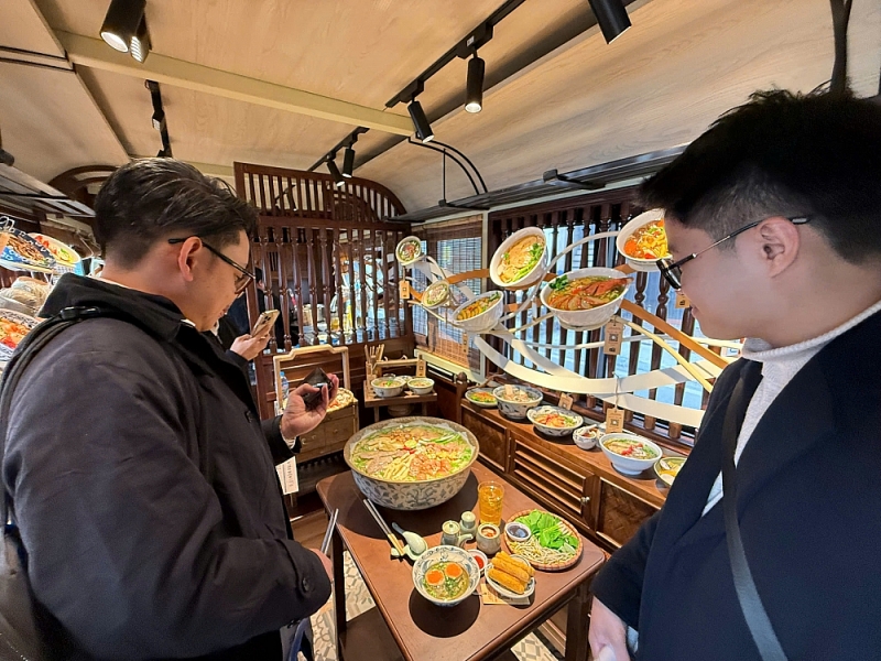 Phở trên toa - “điểm chạm” khiến du khách nhớ Hà Nội Phở trên toa - “điểm chạm” khiến du khách nhớ Hà Nội