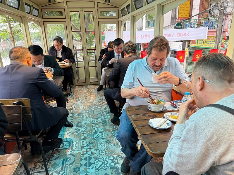 Phở trên toa - “điểm chạm” khiến du khách nhớ Hà Nội Phở trên toa - “điểm chạm” khiến du khách nhớ Hà Nội