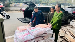 Kịp thời phát hiện 1 tấn nầm lợn bốc mùi đang tuồn vào các quán ăn, nhà hàng ở Hà Nội