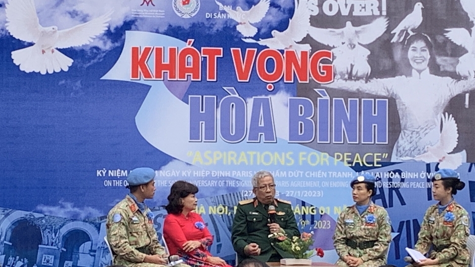 Triển lãm “Khát vọng hòa bình”