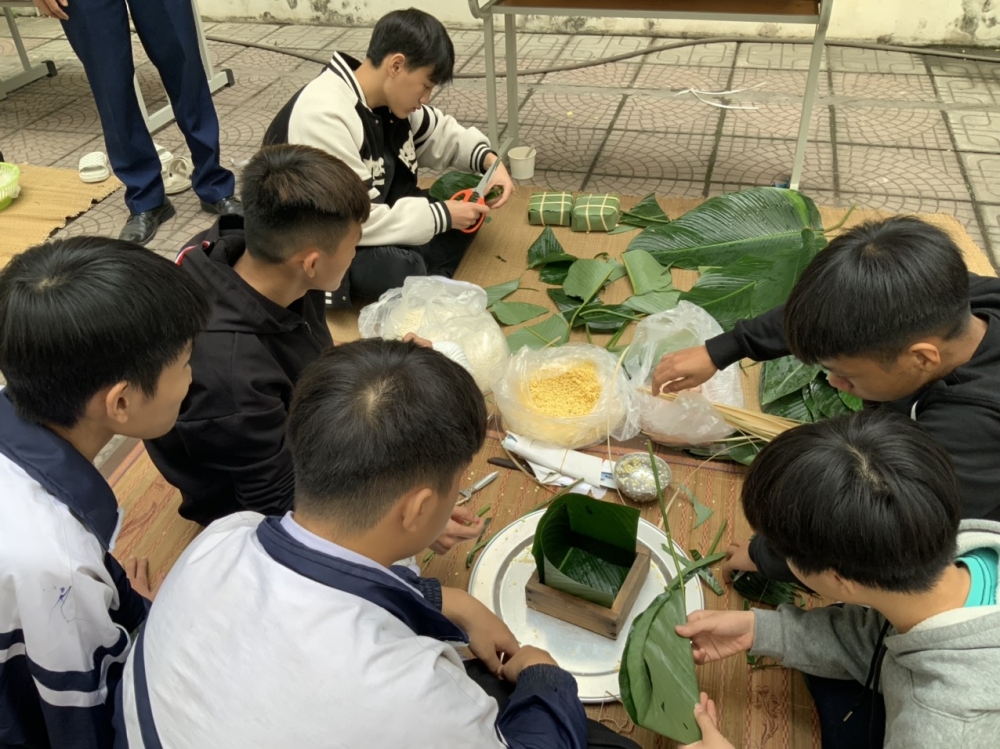 Giáo dục văn hóa truyền thống cho học sinh qua "Hội chợ Xuân"