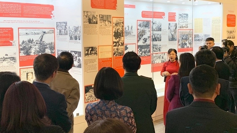 Trưng bày hơn 200 hiện vật, tư liệu về Hiệp định Paris