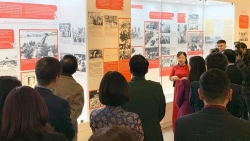 Trưng bày hơn 200 hiện vật, tư liệu về Hiệp định Paris