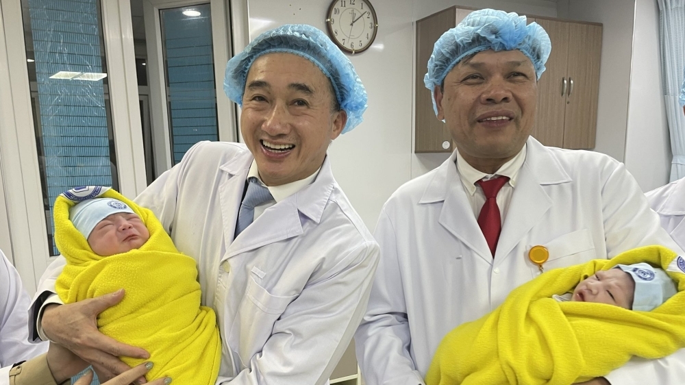 Những công dân đầu tiên chào đời vào khoảnh khắc giao thừa Xuân Quý Mão