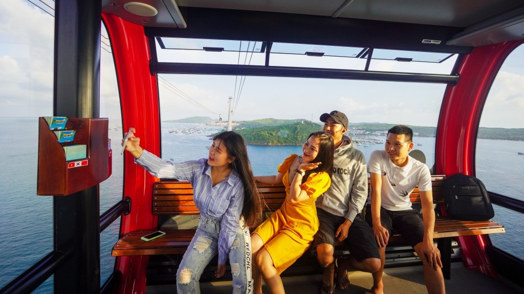 Dân tình tấp nập rủ nhau đến Nam Phú Quốc du xuân và ngắm pháo hoa xuyên Tết