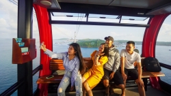 Dân tình tấp nập rủ nhau đến Nam Phú Quốc du xuân và ngắm pháo hoa xuyên Tết