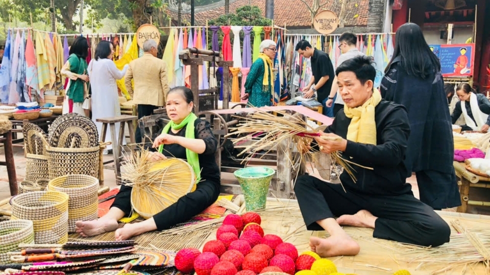 Khám phá “Quà tặng của nhân gian” tại Văn Miếu – Quốc Tử Giám