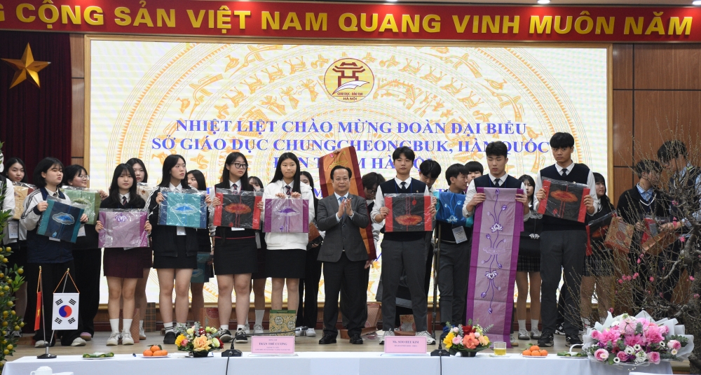 Sở GD-ĐT Hà Nội đón đoàn giáo viên, học sinh tỉnh Chungcheongbuk