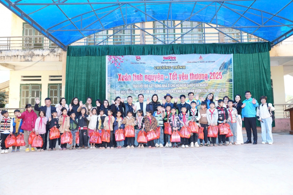 Trao yêu thương cho học sinh vùng cao Trạm Tấu