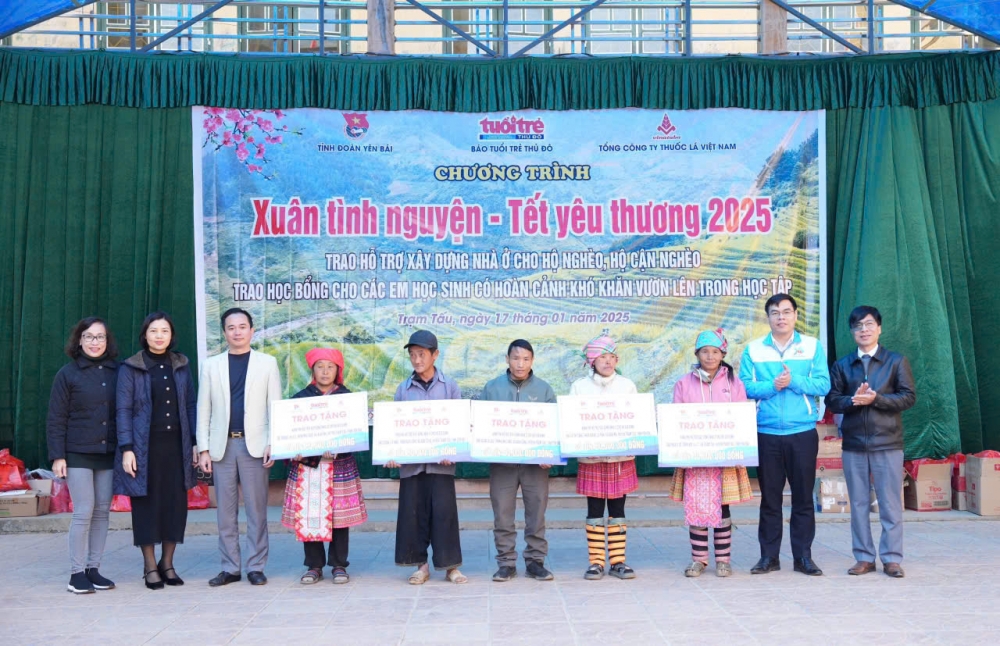 Trao yêu thương cho học sinh vùng cao Trạm Tấu