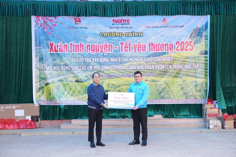 Trao yêu thương cho học sinh vùng cao Trạm Tấu