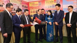 yen bai tung bung khai mac hoi bao xuan at ty 2025