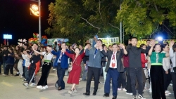 dien bien 10000 nguoi tham gia vao vu dieu doan ket ben dong da giang