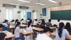 cong khai duong day nong de tiep nhan xu li phan anh ve hoat dong day them trai quy dinh