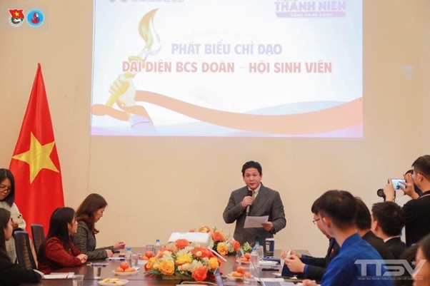 Tuổi trẻ Việt Nam tại Nga tự hào tiến bước dưới cờ Đảng