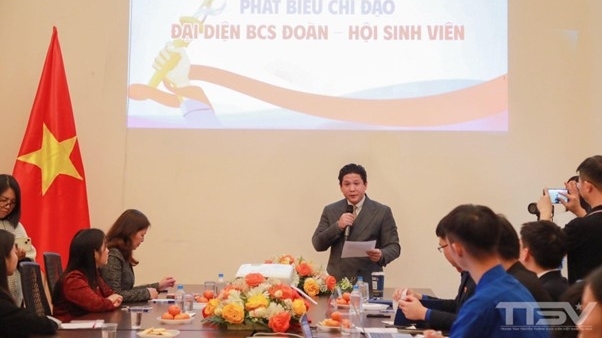 Tuổi trẻ Việt Nam tại Nga tự hào tiến bước dưới cờ Đảng