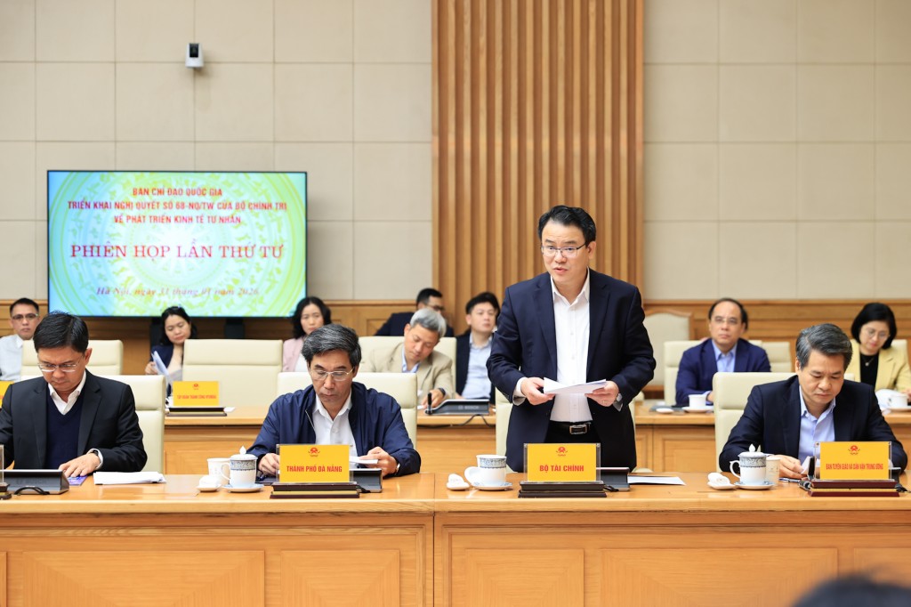 Thứ trưởng Bộ Tài chính Trần Quốc Phương báo cáo tại Phiên họp - Ảnh: VGP/Nhật Bắc Thứ trưởng Bộ Tài chính Trần Quốc Phương báo cáo tại Phiên họp - Ảnh: VGP/Nhật Bắc