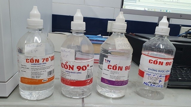 Ngộ độc methanol do uống cồn sát trùng “rởm”