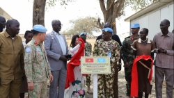 Đội Công binh Việt Nam bàn giao công trình nhân đạo cho trường học ở Nam Sudan