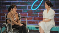 Cô giáo làng liệt 2 chân và hành trình gieo con chữ miễn phí