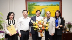 Báo Tuổi trẻ Thủ đô thăm, chúc mừng bệnh viện Bạch Mai nhân ngày Thầy thuốc Việt Nam