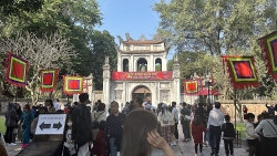 90000 khach tham quan van mieu quoc tu giam