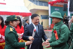 ba vi hon 200 thanh nien uu tu hang hai len duong nhap ngu