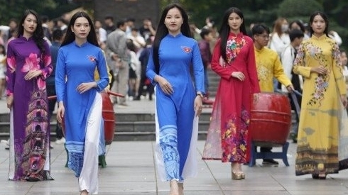 1.000 phụ nữ tham gia trình diễn áo dài tại phố đi bộ hồ Hoàn Kiếm