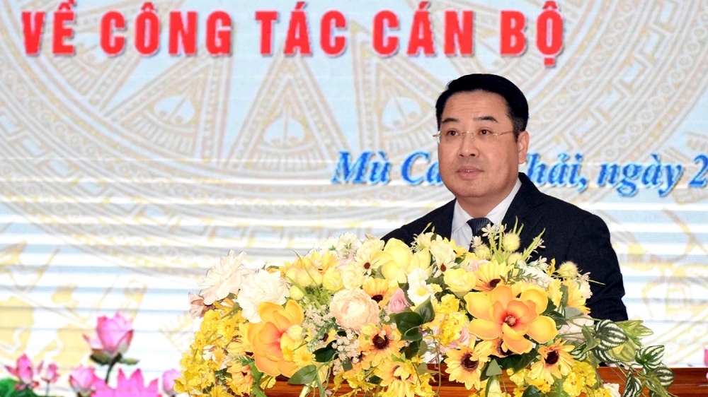 Huyện Mù Cang Chải công bố quyết định về công tác cán bộ