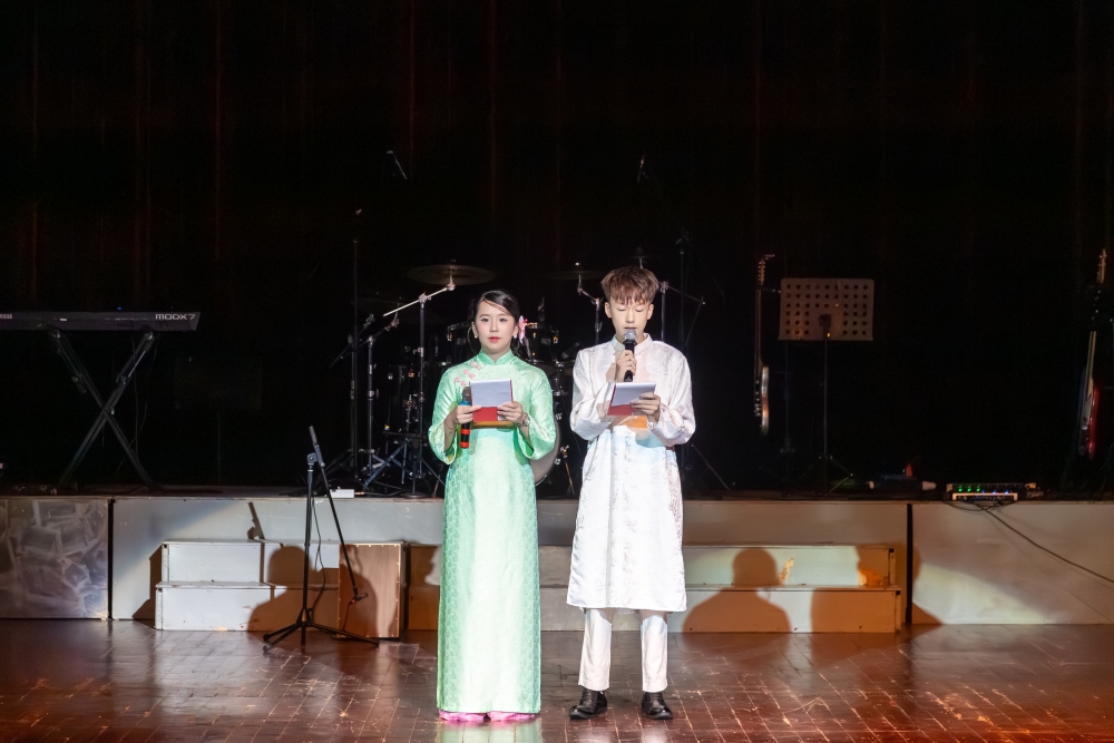 Bất ngờ màn trình diễn nghệ thuật đặc sắc của học sinh Trường THPT Đoàn Thị Điểm