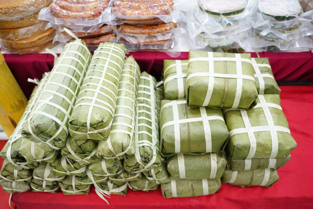 Sôi động không khí mua sắm tại Hội chợ Mùa Xuân năm 2026