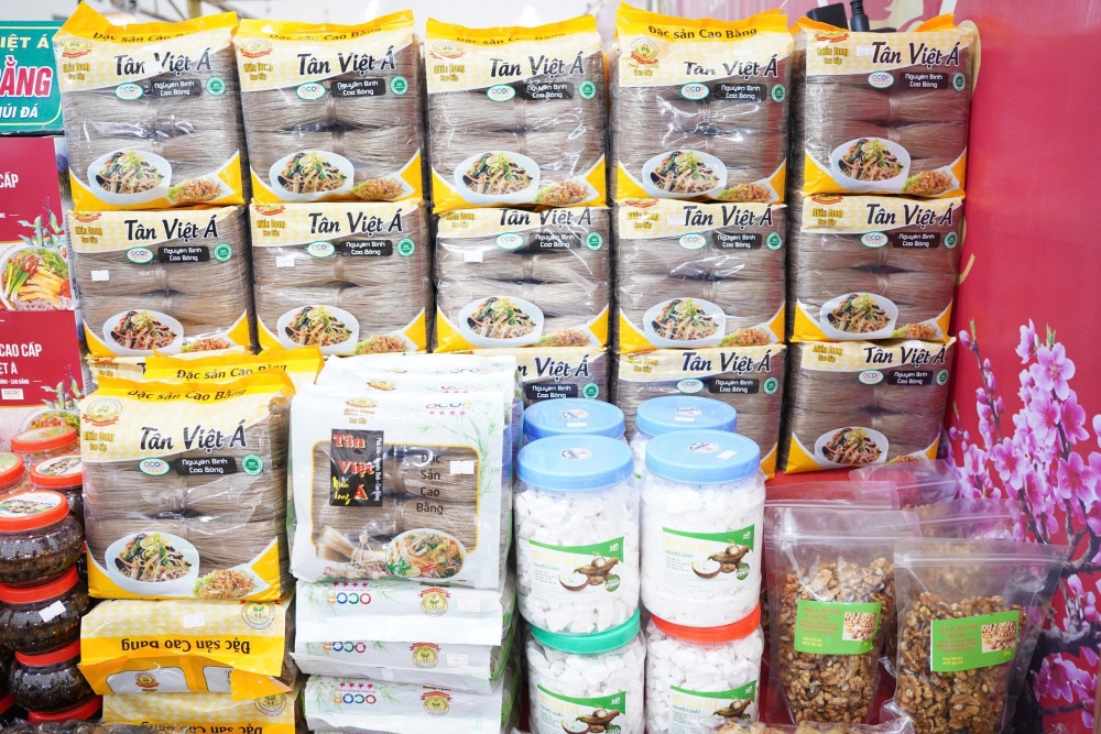 Sôi động không khí mua sắm tại Hội chợ Mùa Xuân năm 2026