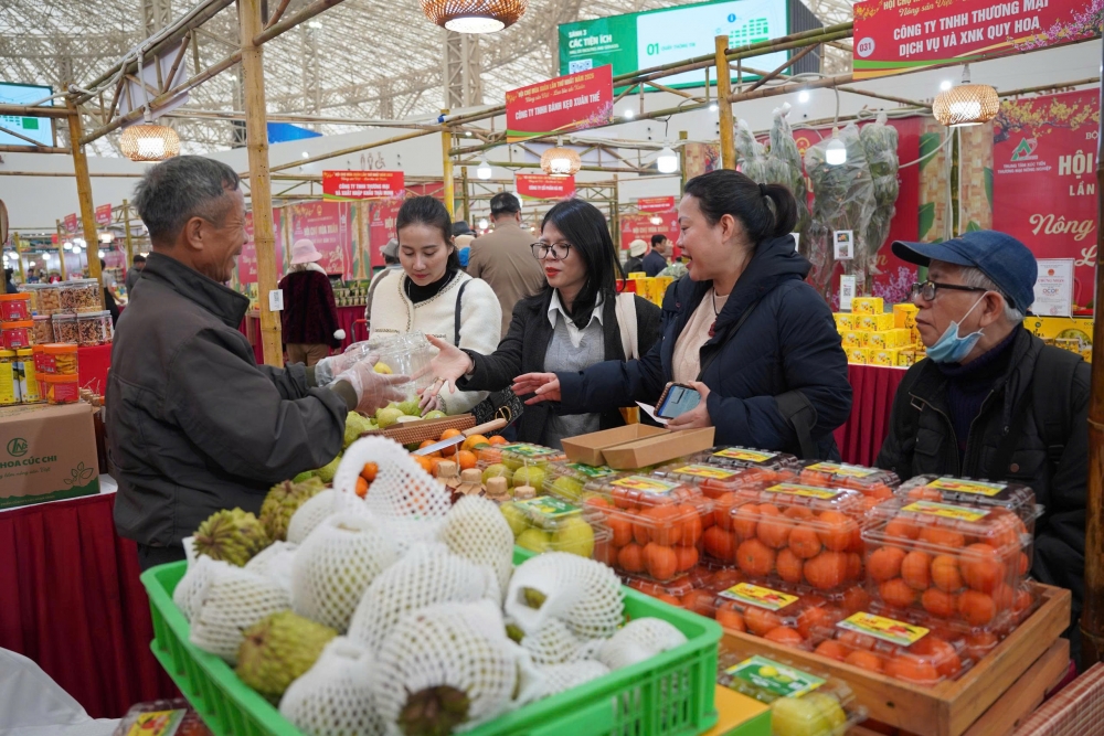 Sôi động không khí mua sắm tại Hội chợ Mùa Xuân năm 2026