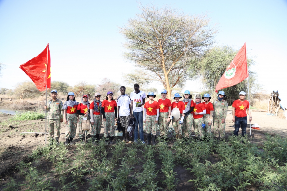 Các nữ chiến sỹ công binh hỗ trợ phát triển nông nghiệp ở Abyei