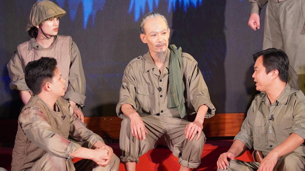 Nghệ sĩ Nhà hát Kịch Việt Nam biểu diễn phục vụ 10.000 khán giả vùng cao